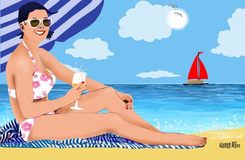 Vrouw met glas mousserende wijn in bikini aan het strand